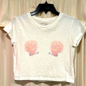 Aerie crop top t shirt with seashells on the front size Xsmall